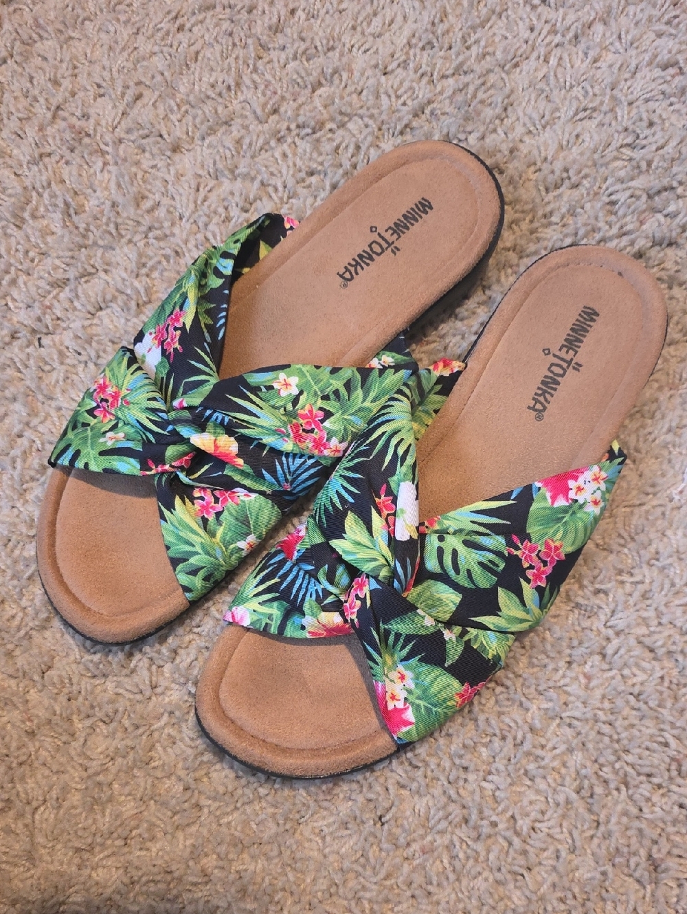 Minnetonka Tropical Floral Slide Sandals Size 9